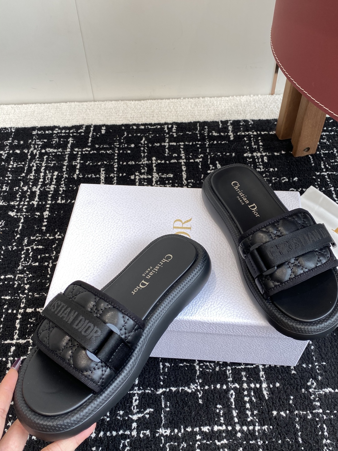 代购级
Dior  25ss 春夏最新款  超轻发泡大底 沙滩拖鞋

夏威夷沙滩运动拖鞋 Angelab
