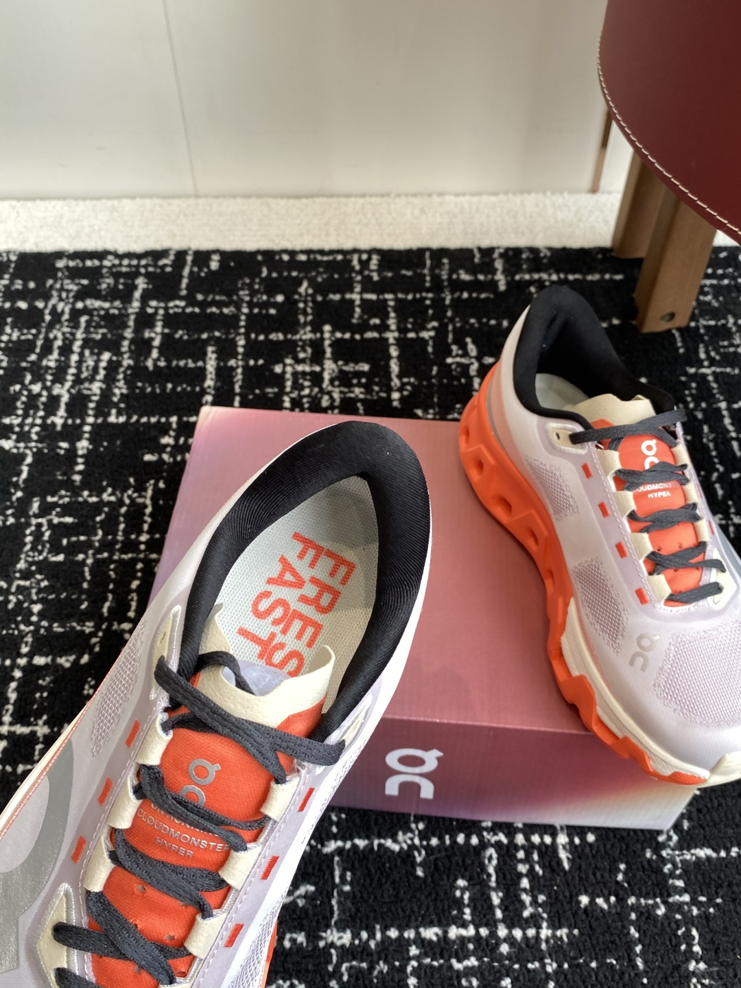 
纯原正品

On昂跑 Cloudmonster Hyper 舒适简约减震回弹 低帮训练跑步鞋 男女同款