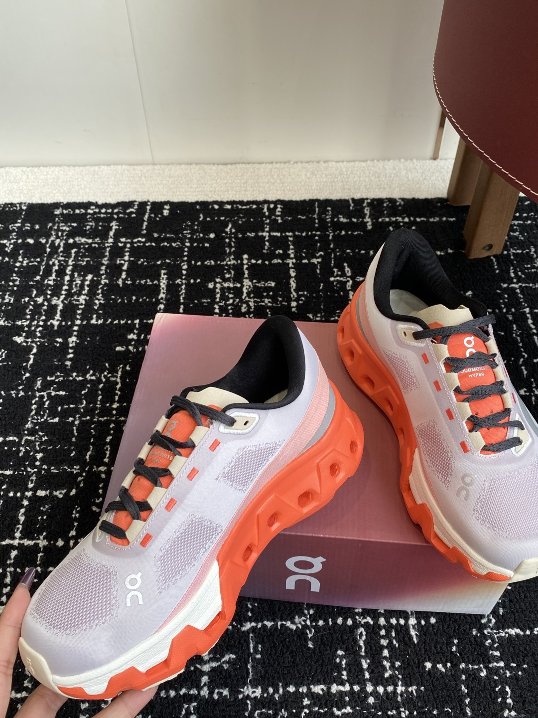 
纯原正品

On昂跑 Cloudmonster Hyper 舒适简约减震回弹 低帮训练跑步鞋 男女同款