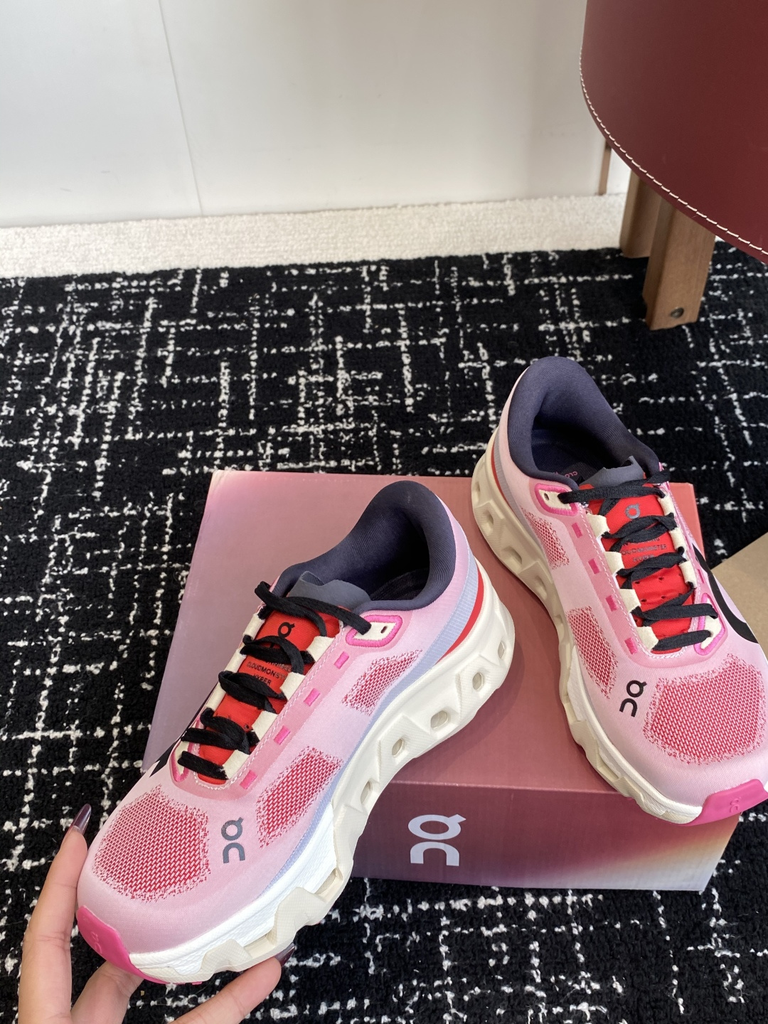 
纯原正品

On昂跑 Cloudmonster Hyper 舒适简约减震回弹 低帮训练跑步鞋 男女同款