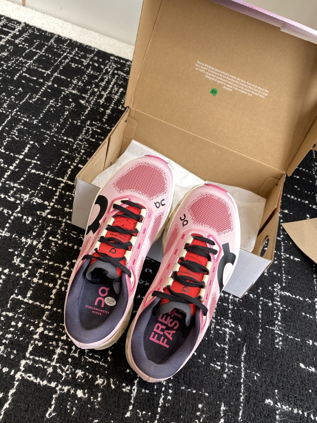 
纯原正品

On昂跑 Cloudmonster Hyper 舒适简约减震回弹 低帮训练跑步鞋 男女同款