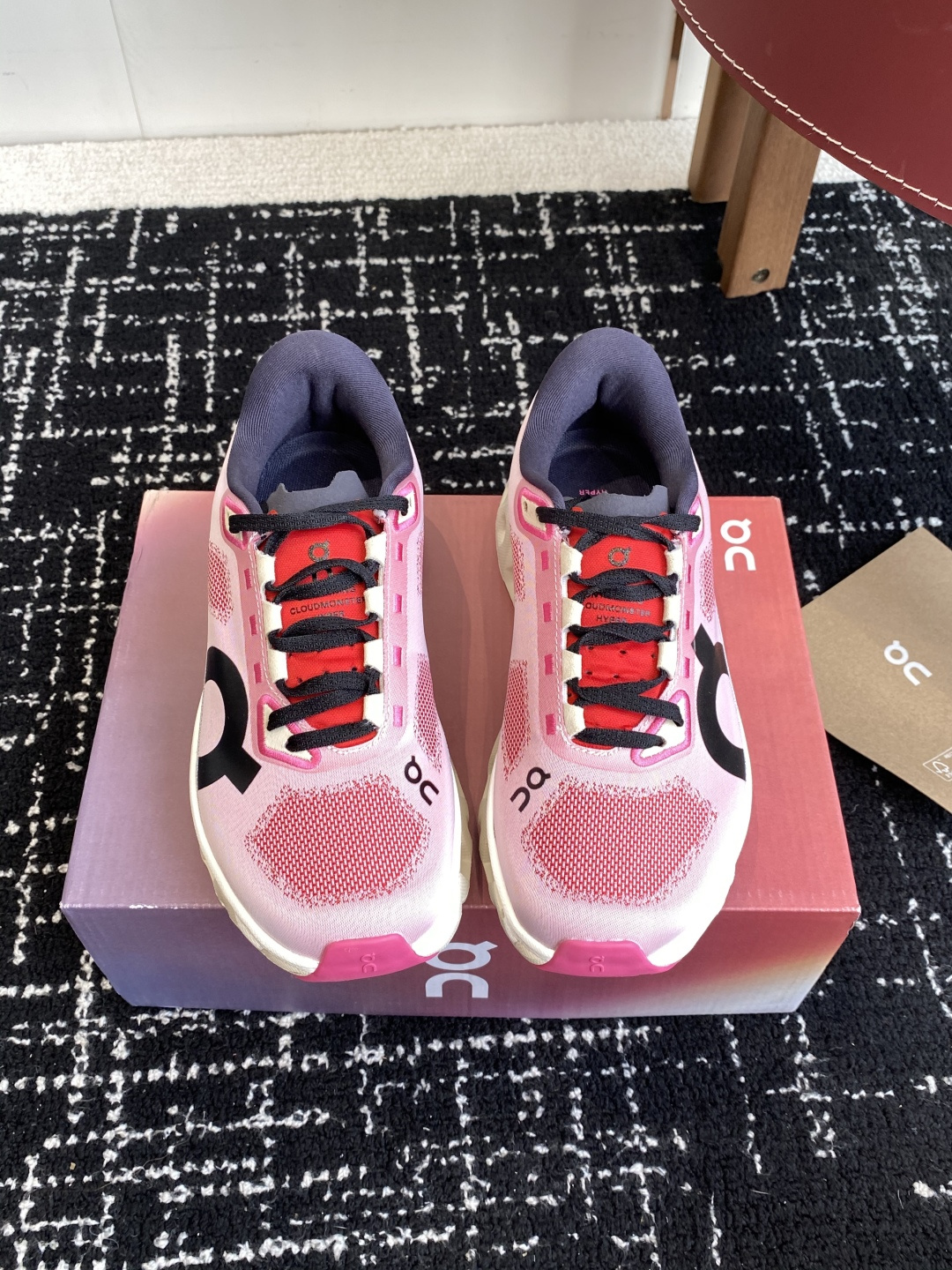 
纯原正品

On昂跑 Cloudmonster Hyper 舒适简约减震回弹 低帮训练跑步鞋 男女同款