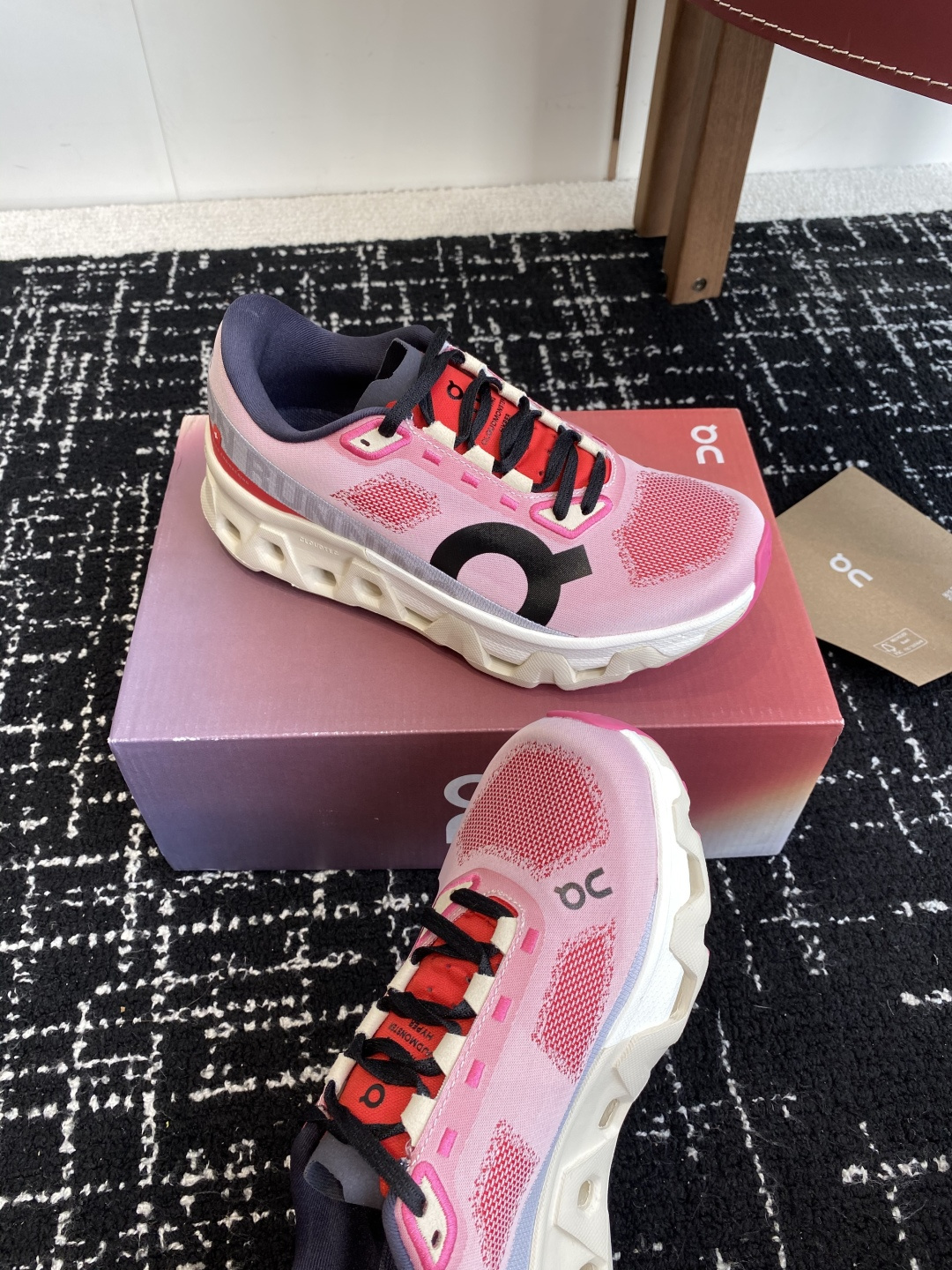 
纯原正品

On昂跑 Cloudmonster Hyper 舒适简约减震回弹 低帮训练跑步鞋 男女同款