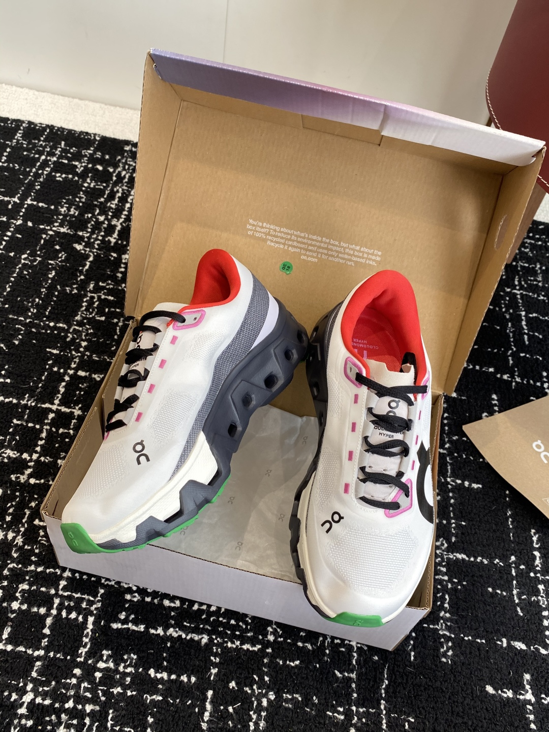 
纯原正品

On昂跑 Cloudmonster Hyper 舒适简约减震回弹 低帮训练跑步鞋 男女同款