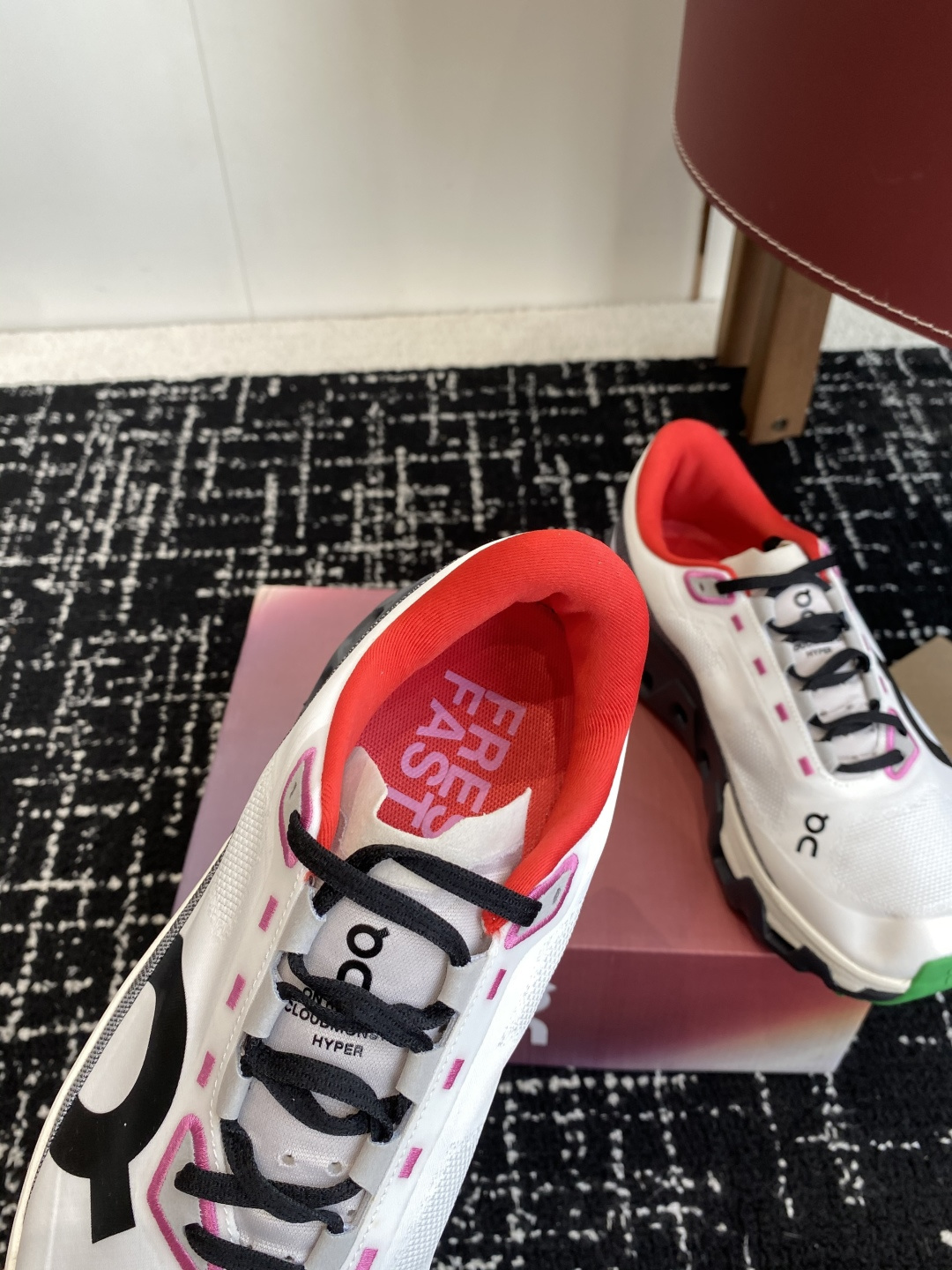 
纯原正品

On昂跑 Cloudmonster Hyper 舒适简约减震回弹 低帮训练跑步鞋 男女同款