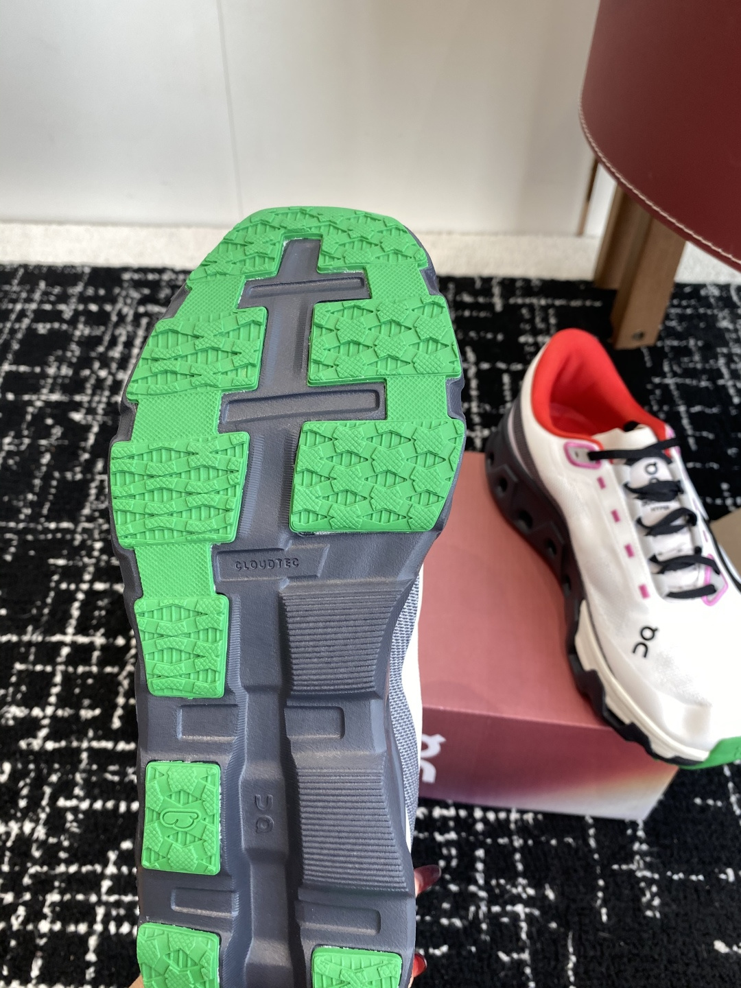 
纯原正品

On昂跑 Cloudmonster Hyper 舒适简约减震回弹 低帮训练跑步鞋 男女同款