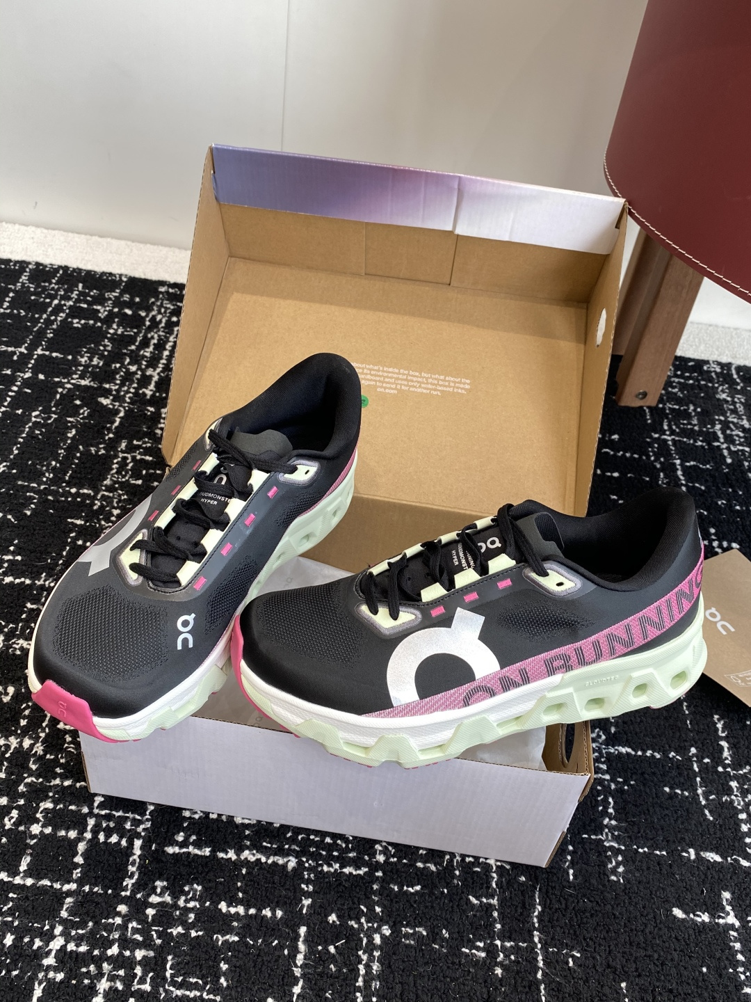 
纯原正品

On昂跑 Cloudmonster Hyper 舒适简约减震回弹 低帮训练跑步鞋 男女同款