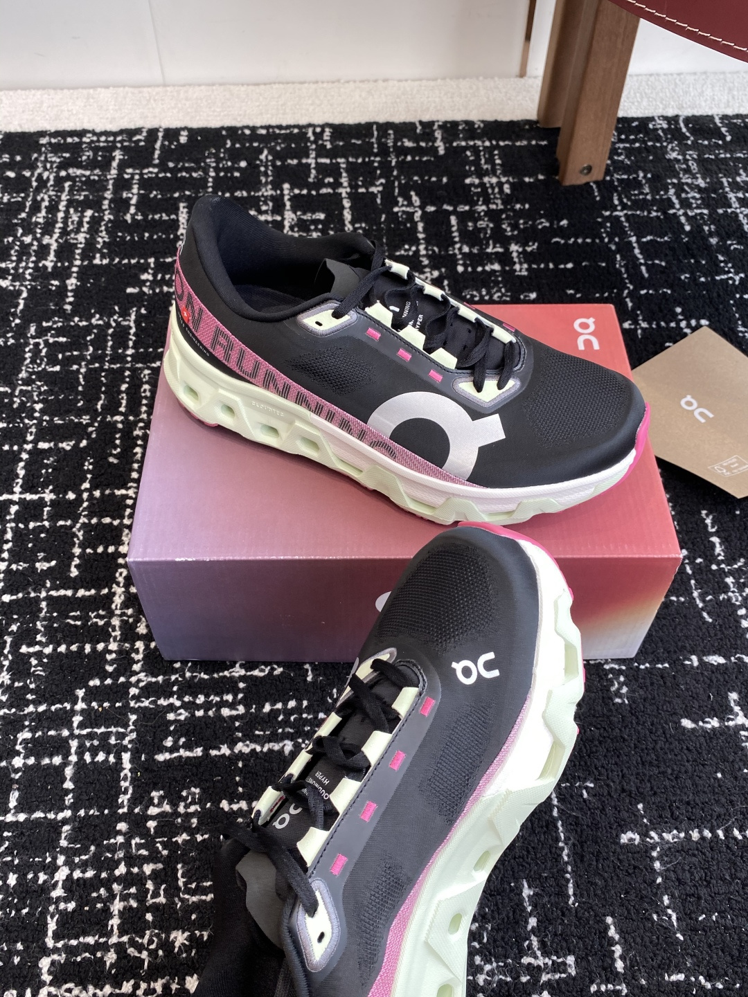 
纯原正品

On昂跑 Cloudmonster Hyper 舒适简约减震回弹 低帮训练跑步鞋 男女同款