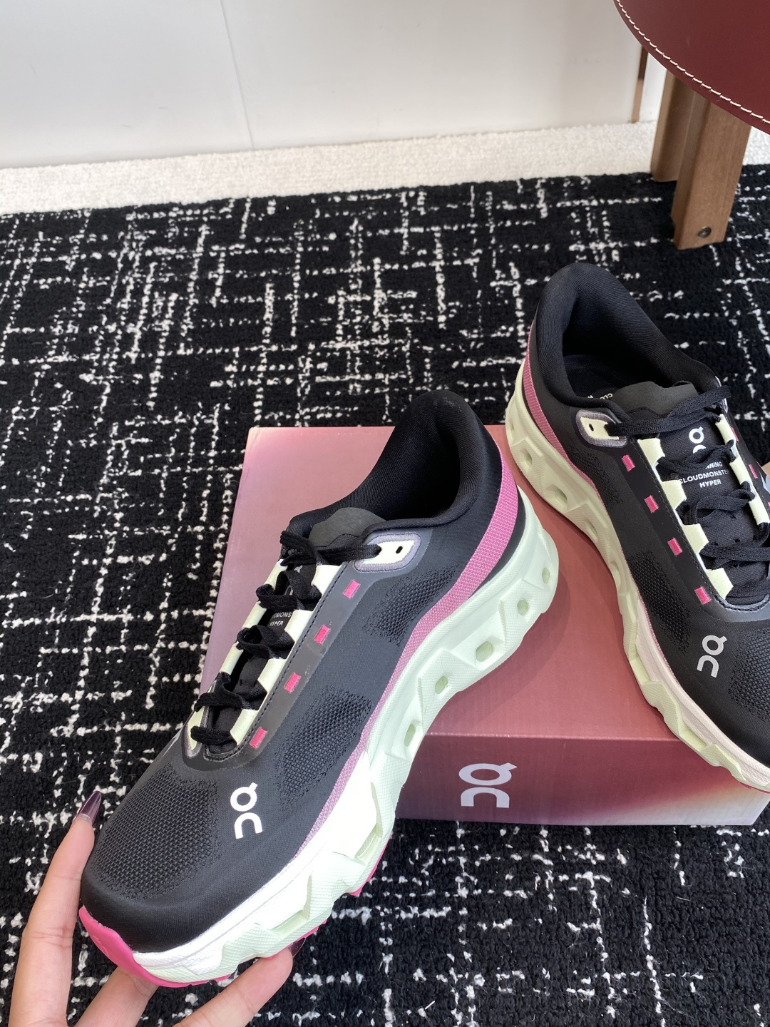 
纯原正品

On昂跑 Cloudmonster Hyper 舒适简约减震回弹 低帮训练跑步鞋 男女同款