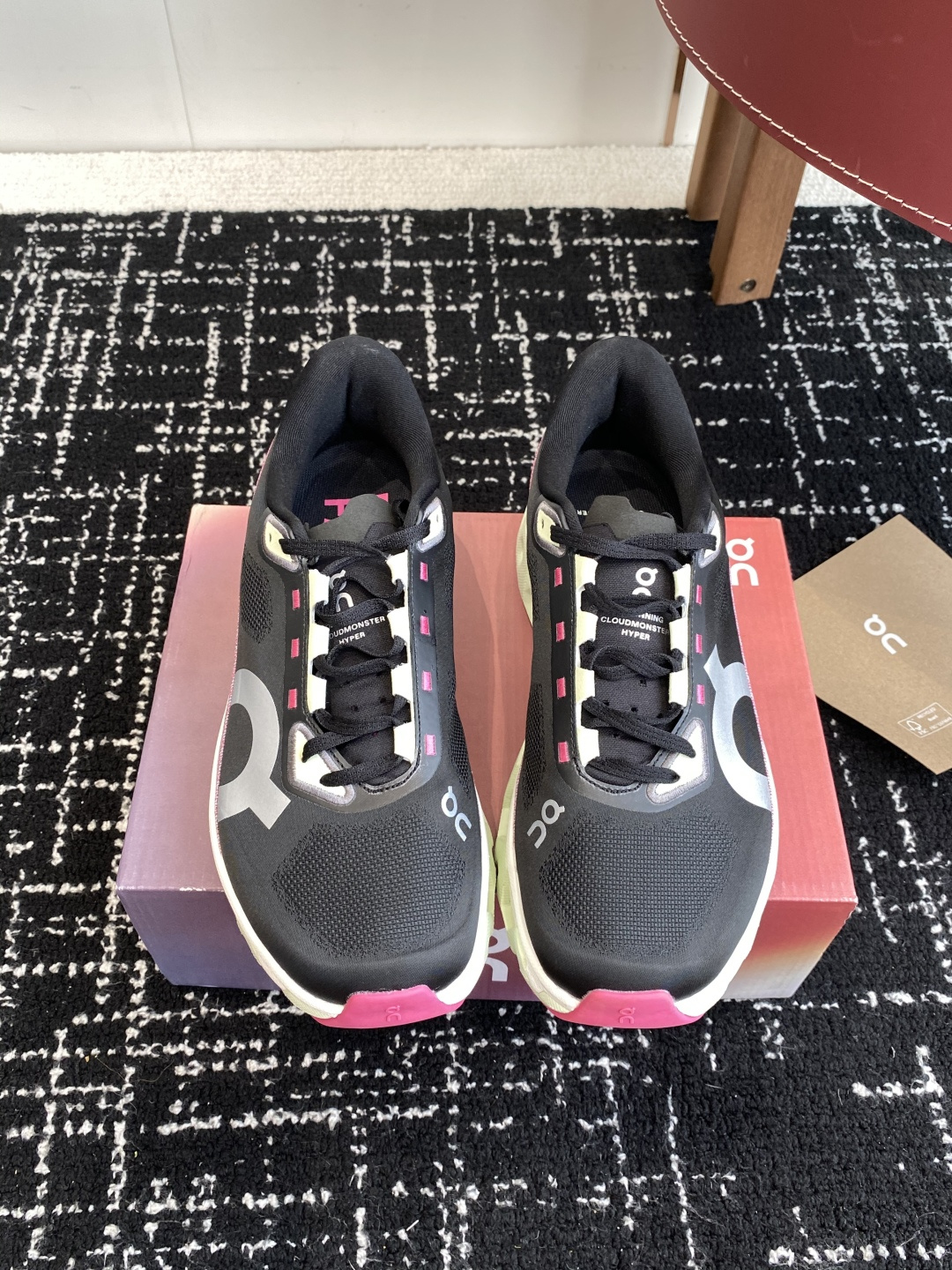 
纯原正品

On昂跑 Cloudmonster Hyper 舒适简约减震回弹 低帮训练跑步鞋 男女同款