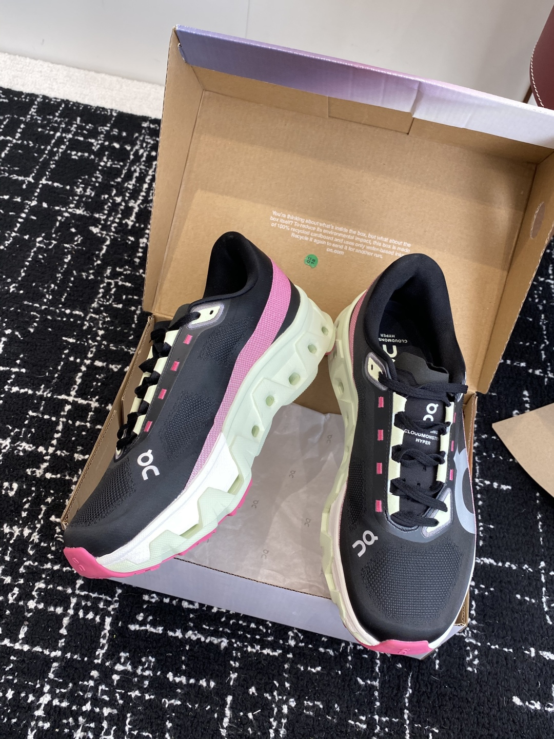 
纯原正品

On昂跑 Cloudmonster Hyper 舒适简约减震回弹 低帮训练跑步鞋 男女同款