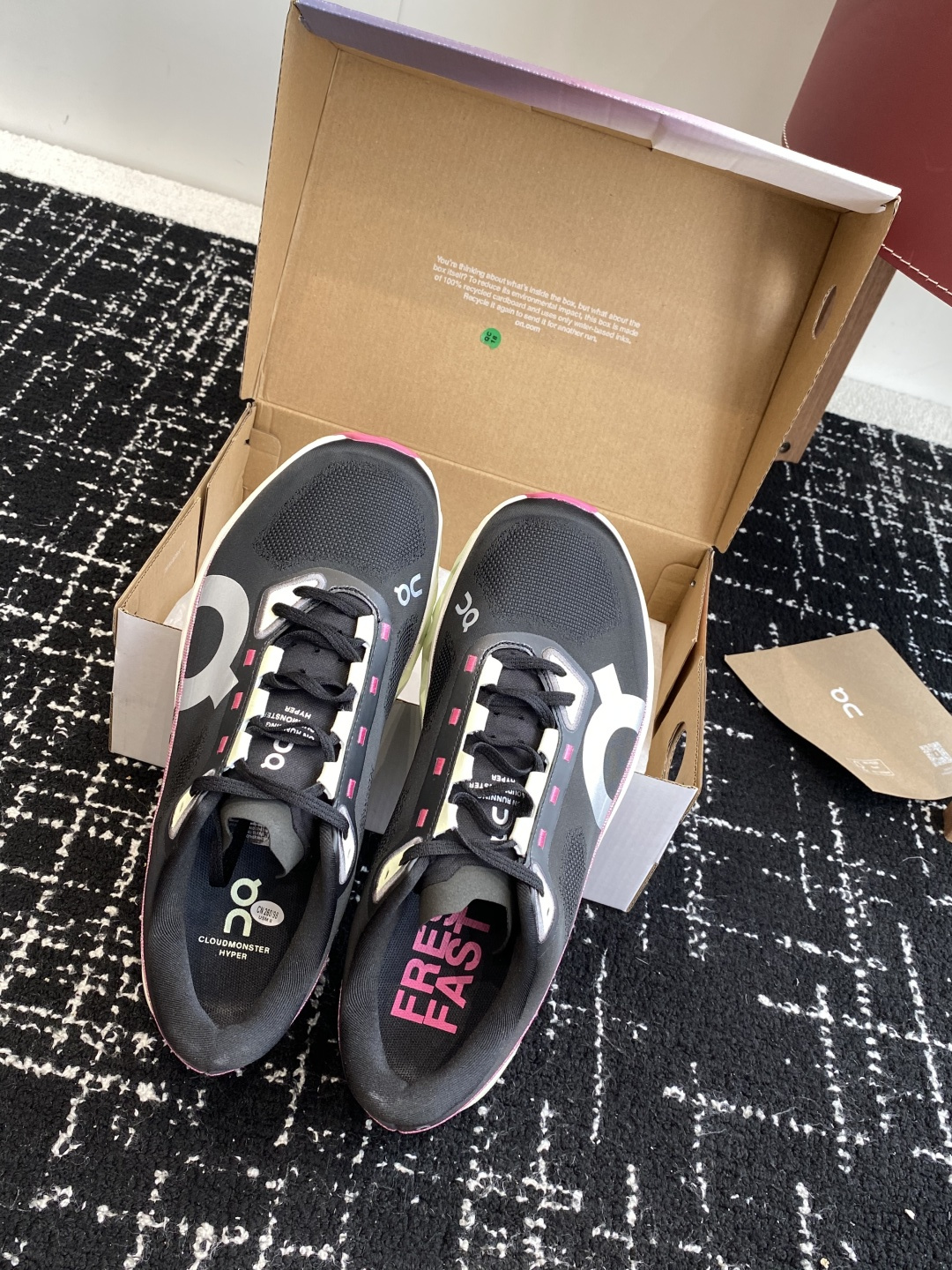 
纯原正品

On昂跑 Cloudmonster Hyper 舒适简约减震回弹 低帮训练跑步鞋 男女同款