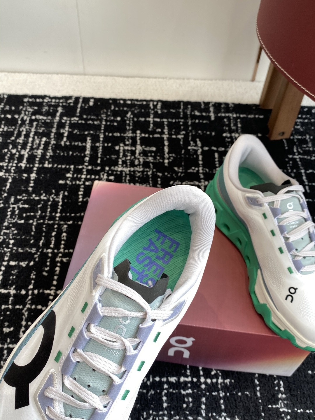 
纯原正品

On昂跑 Cloudmonster Hyper 舒适简约减震回弹 低帮训练跑步鞋 男女同款