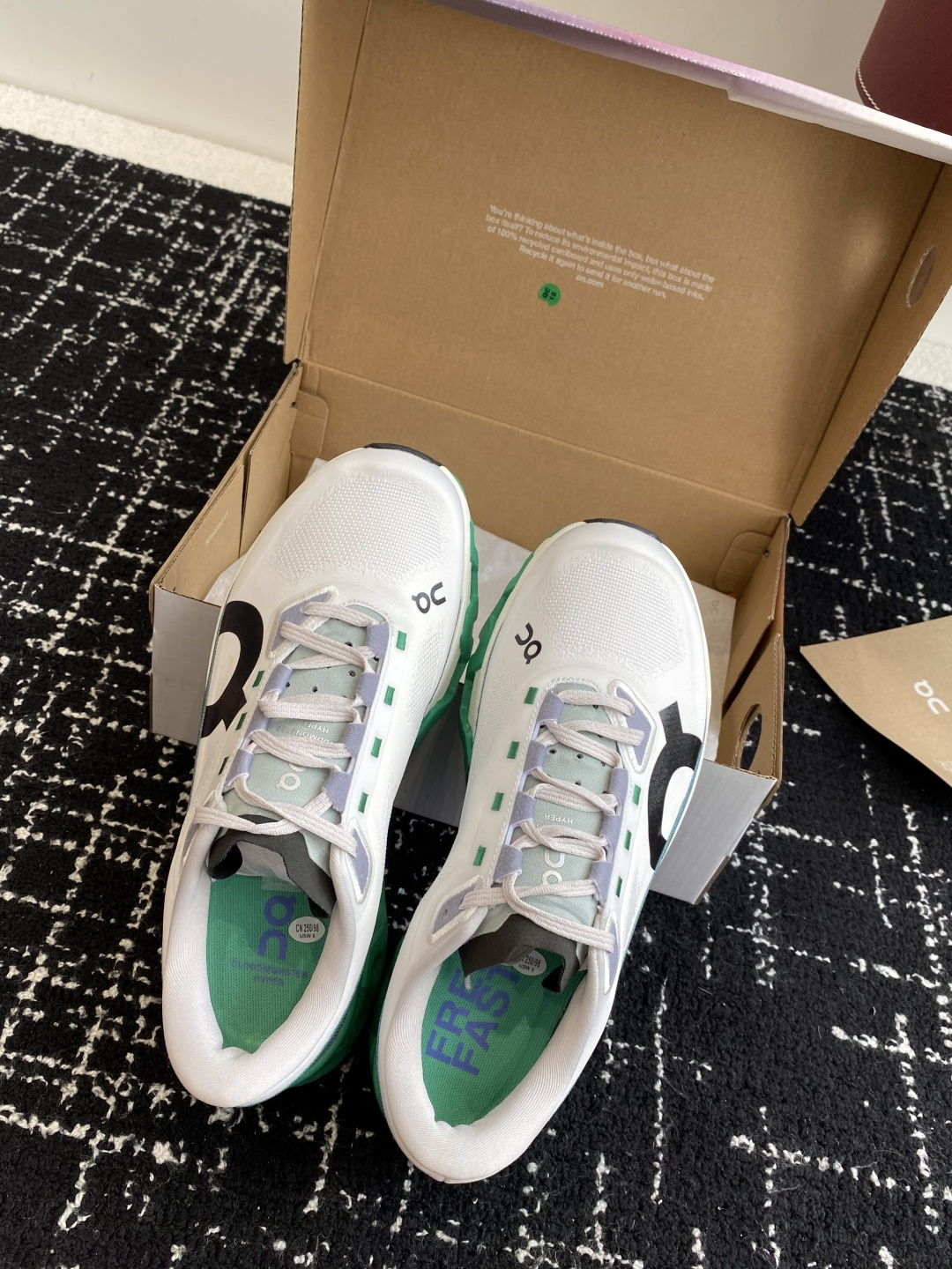 
纯原正品

On昂跑 Cloudmonster Hyper 舒适简约减震回弹 低帮训练跑步鞋 男女同款