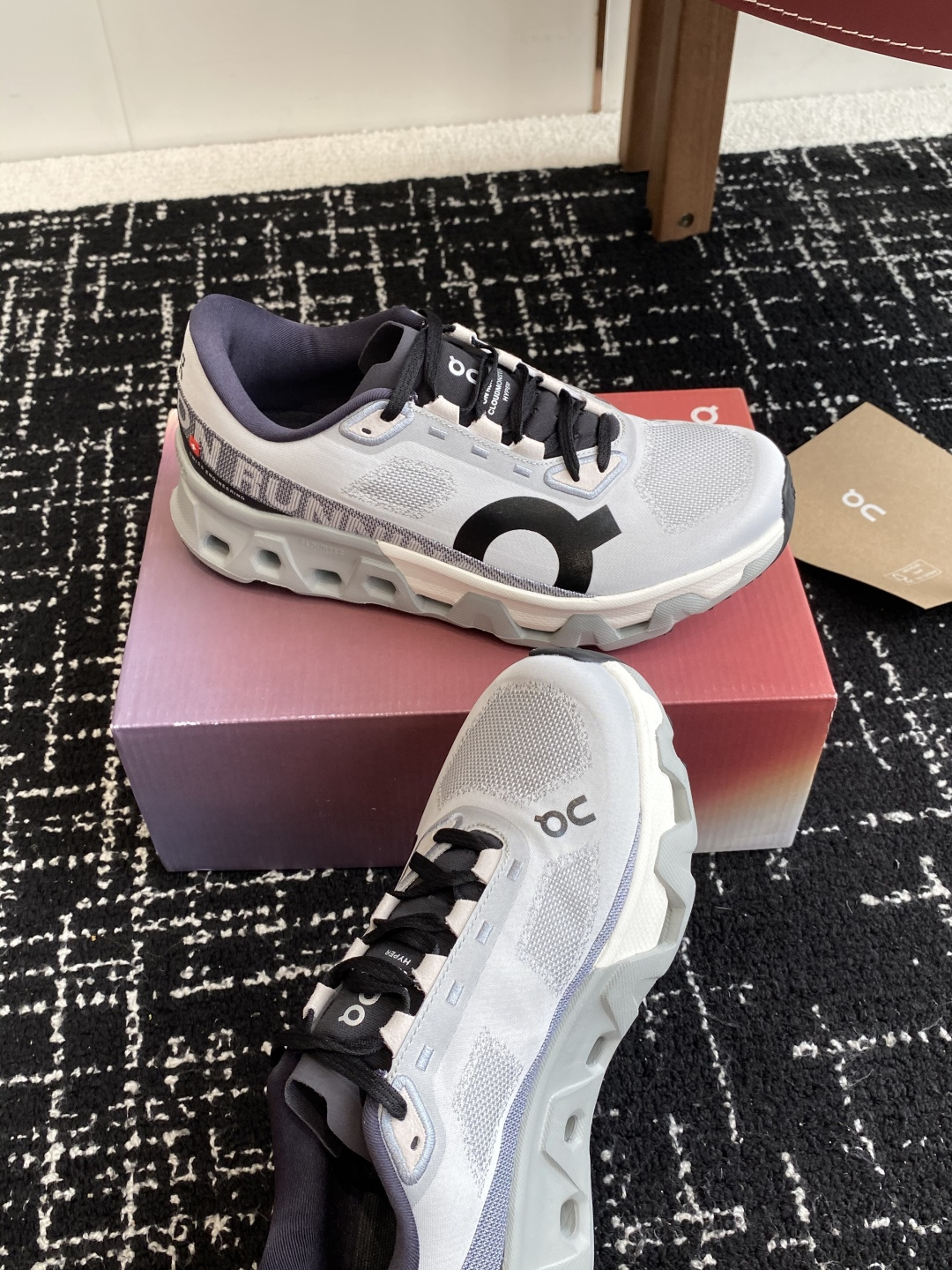 
纯原正品

On昂跑 Cloudmonster Hyper 舒适简约减震回弹 低帮训练跑步鞋 男女同款