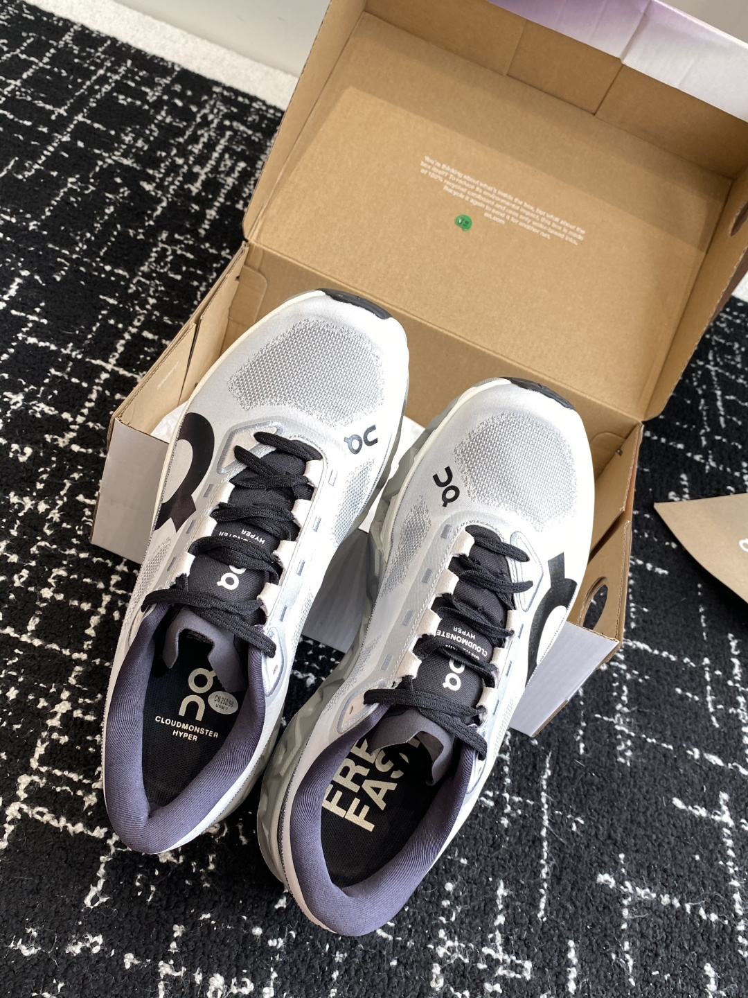 
纯原正品

On昂跑 Cloudmonster Hyper 舒适简约减震回弹 低帮训练跑步鞋 男女同款