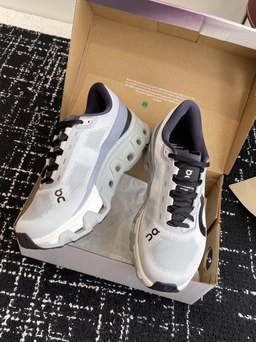 
纯原正品

On昂跑 Cloudmonster Hyper 舒适简约减震回弹 低帮训练跑步鞋 男女同款