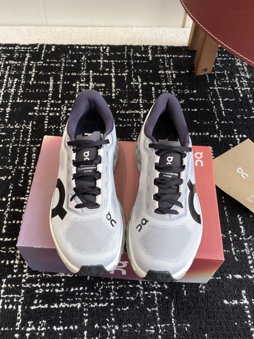 
纯原正品

On昂跑 Cloudmonster Hyper 舒适简约减震回弹 低帮训练跑步鞋 男女同款