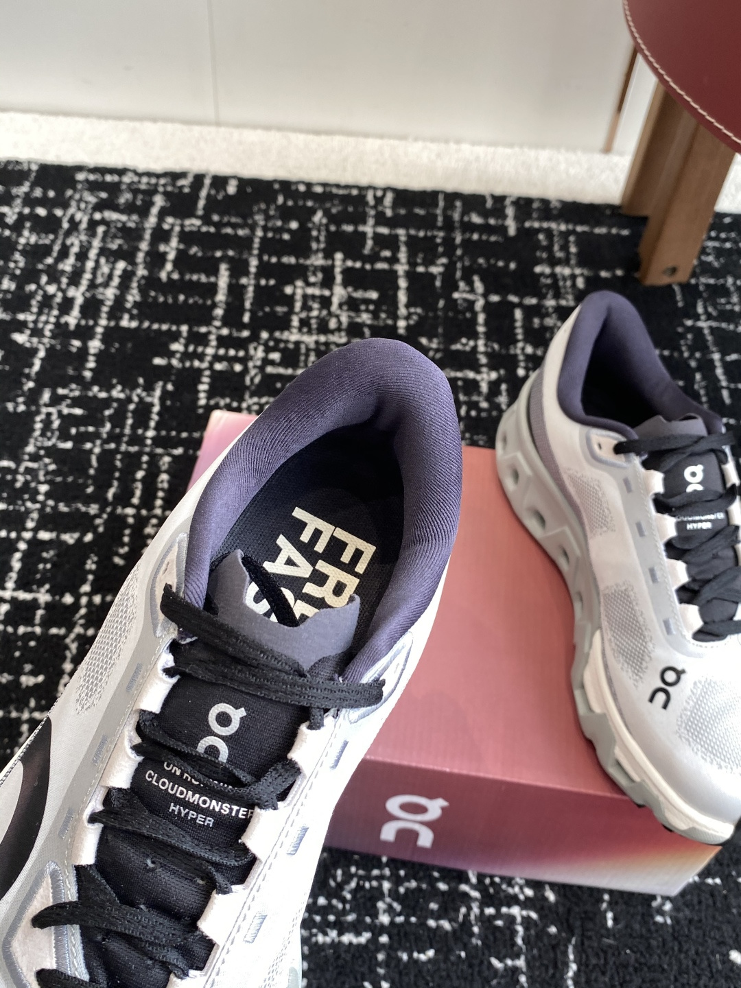 
纯原正品

On昂跑 Cloudmonster Hyper 舒适简约减震回弹 低帮训练跑步鞋 男女同款