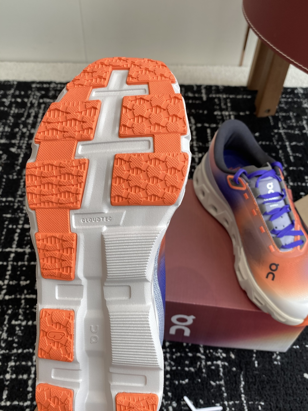 
纯原正品

On昂跑 Cloudmonster Hyper 舒适简约减震回弹 低帮训练跑步鞋 男女同款