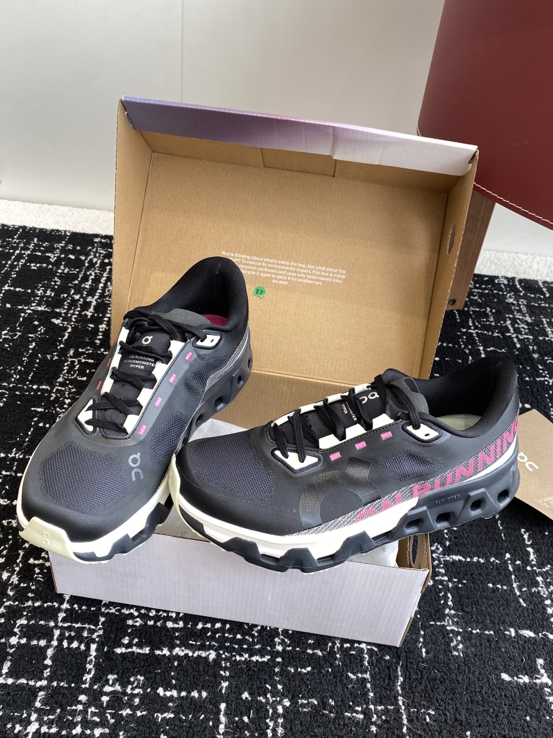 
纯原正品

On昂跑 Cloudmonster Hyper 舒适简约减震回弹 低帮训练跑步鞋 男女同款