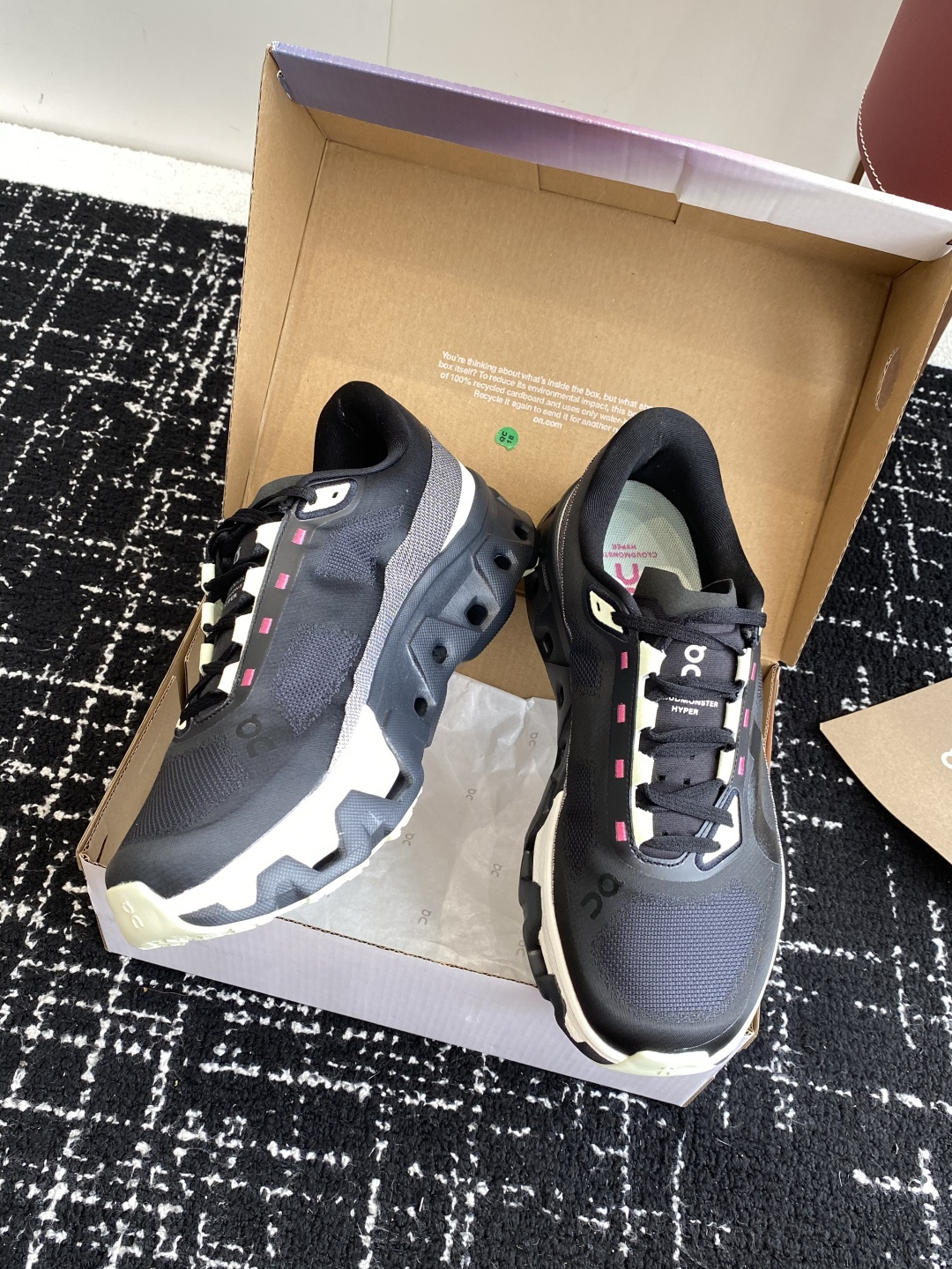 
纯原正品

On昂跑 Cloudmonster Hyper 舒适简约减震回弹 低帮训练跑步鞋 男女同款