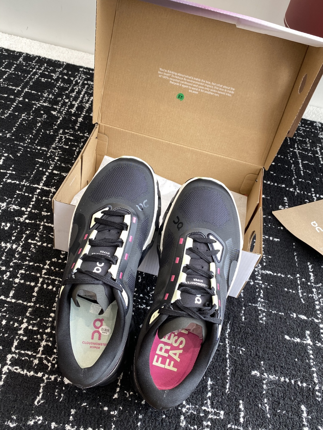 
纯原正品

On昂跑 Cloudmonster Hyper 舒适简约减震回弹 低帮训练跑步鞋 男女同款