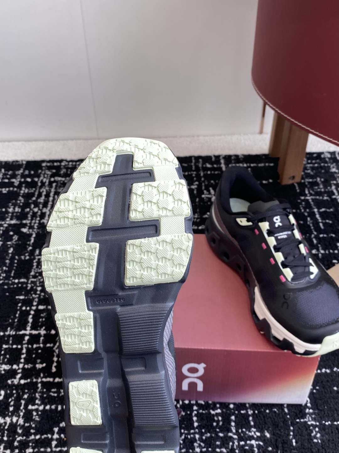 
纯原正品

On昂跑 Cloudmonster Hyper 舒适简约减震回弹 低帮训练跑步鞋 男女同款