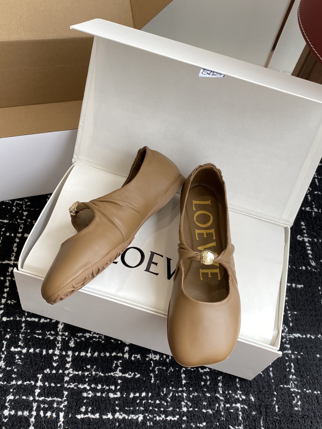 代购级（官网同步✈️盒包装）
LOEWE 25ss超软糯嘟嘟同款芭蕾舞鞋

这款Pebble Soft 