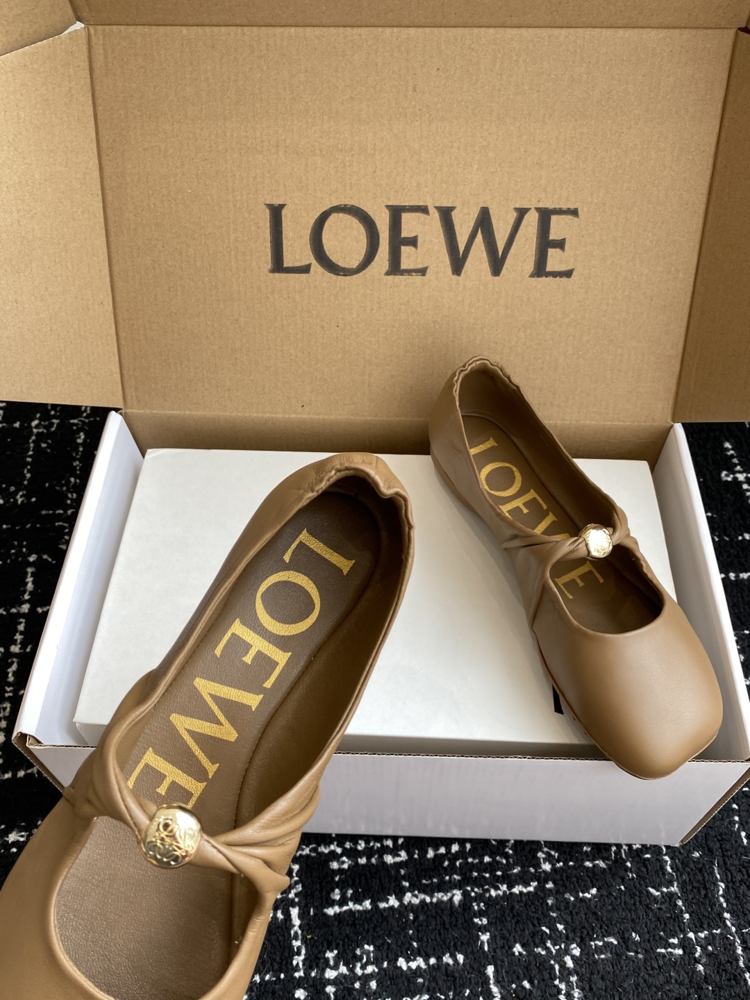 代购级（官网同步✈️盒包装）
LOEWE 25ss超软糯嘟嘟同款芭蕾舞鞋

这款Pebble Soft 