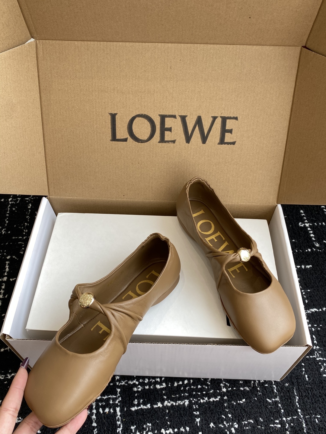 代购级（官网同步✈️盒包装）
LOEWE 25ss超软糯嘟嘟同款芭蕾舞鞋

这款Pebble Soft 