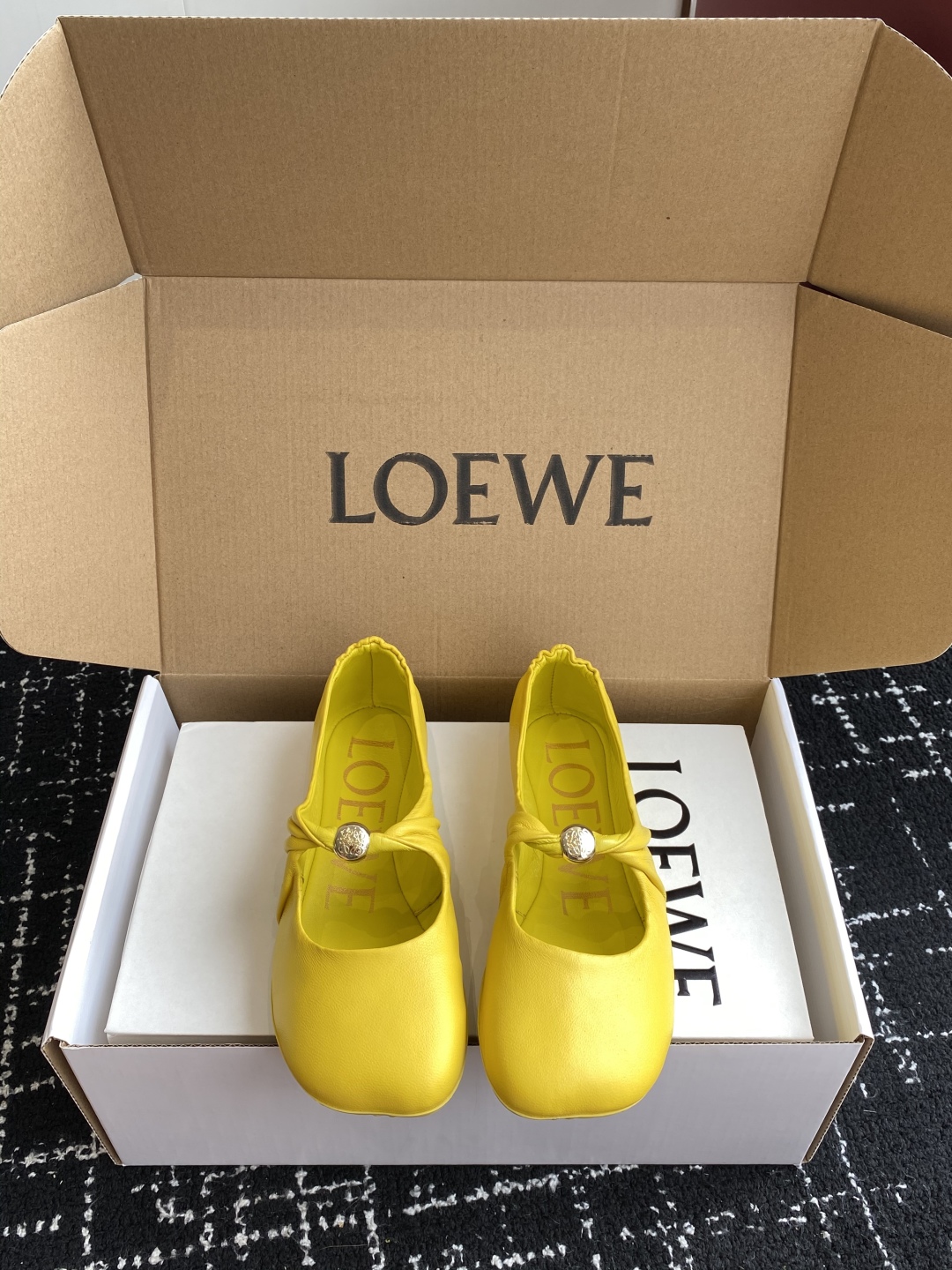 代购级（官网同步✈️盒包装）
LOEWE 25ss超软糯嘟嘟同款芭蕾舞鞋

这款Pebble Soft 