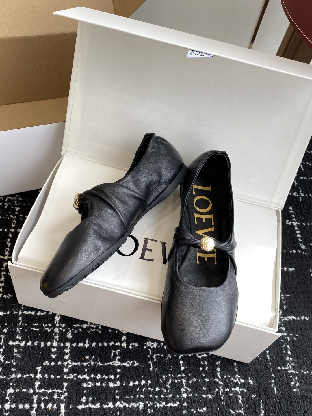 代购级(官网同步✈️盒包装)
LOEWE 25ss超软糯嘟嘟同款芭蕾舞鞋
这款Pebble Soft