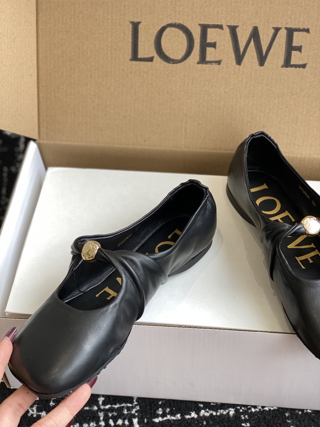 代购级(官网同步✈️盒包装)
LOEWE 25ss超软糯嘟嘟同款芭蕾舞鞋
这款Pebble Soft