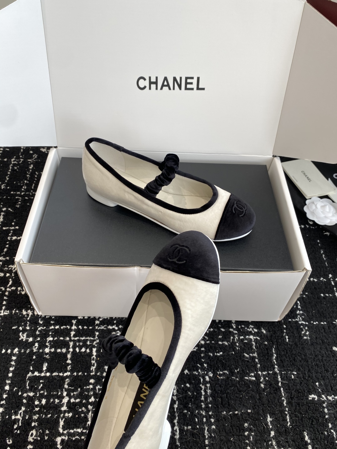 代购级（官网同步✈️盒包装）
CHANEL小香 25ss 春夏鞋头电绣双C logo点缀，玛丽珍 粗跟单