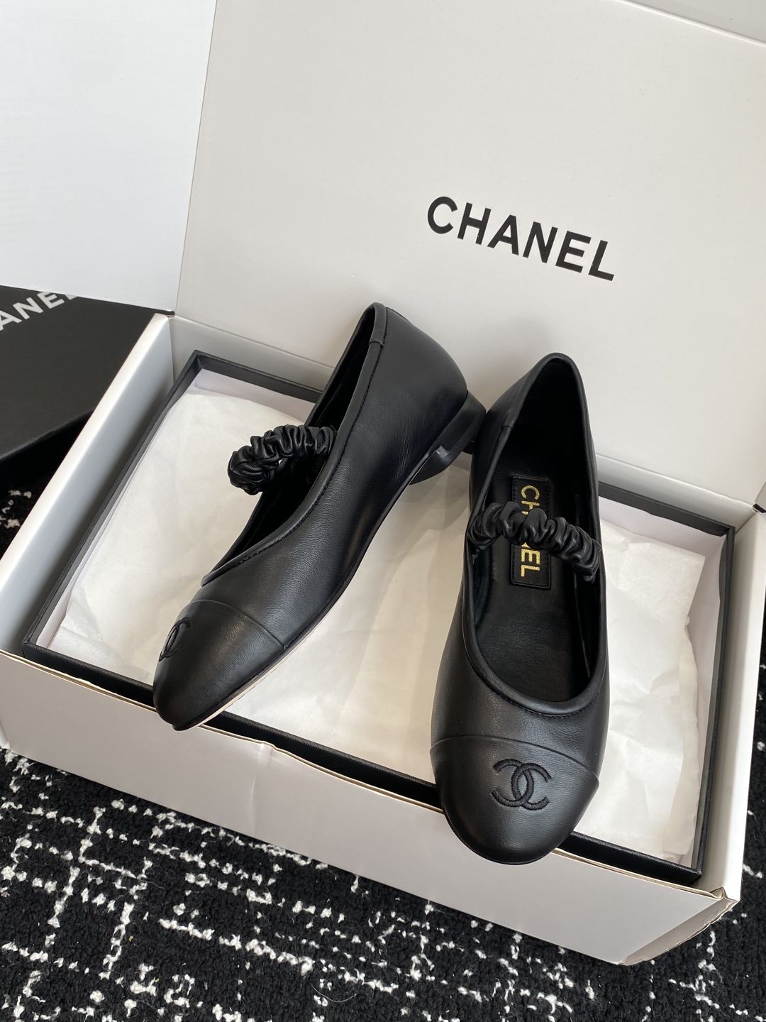 代购级（官网同步✈️盒包装）
CHANEL小香 25ss 春夏鞋头电绣双C logo点缀，玛丽珍 粗跟单