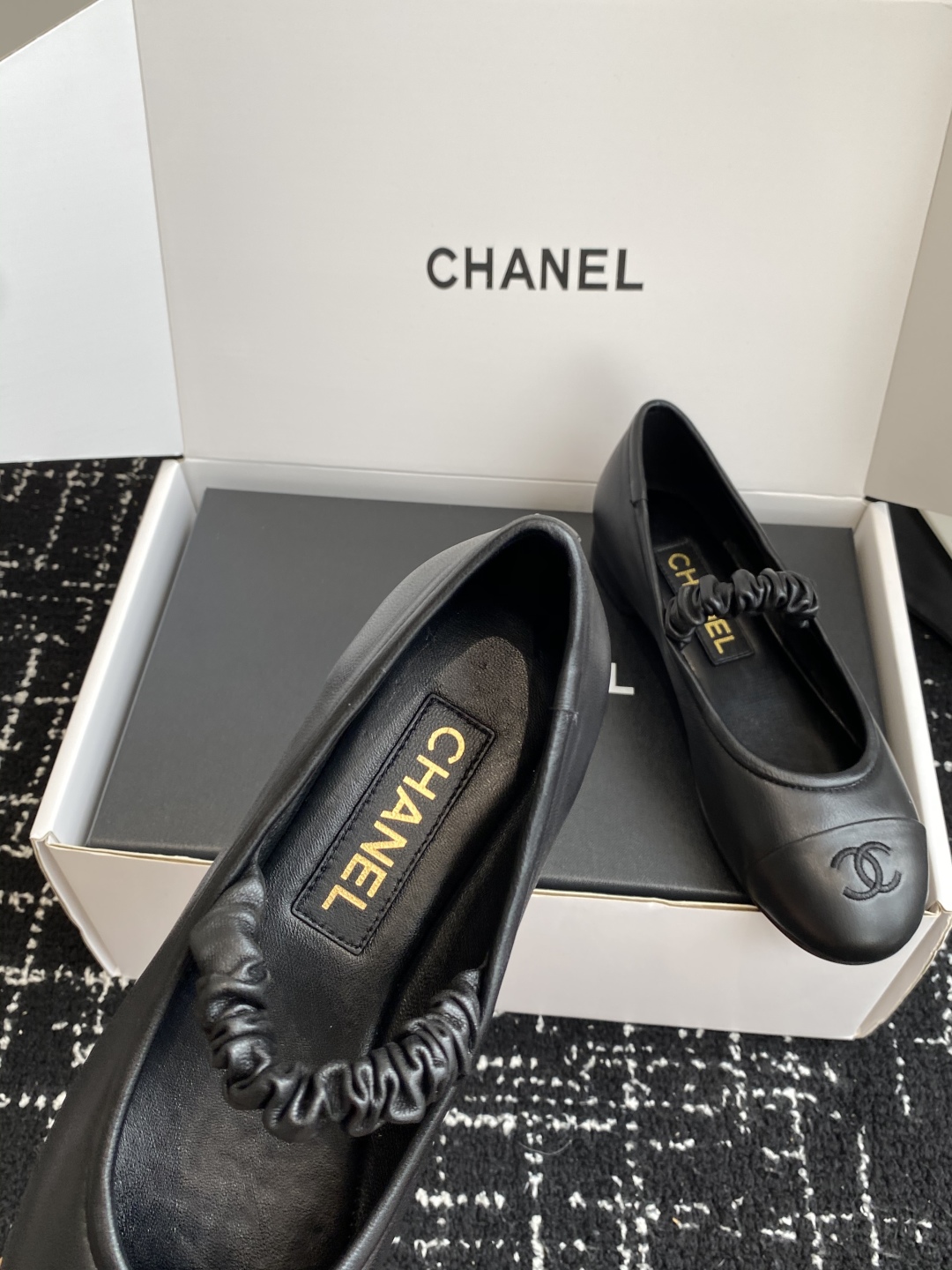 代购级（官网同步✈️盒包装）
CHANEL小香 25ss 春夏鞋头电绣双C logo点缀，玛丽珍 粗跟单
