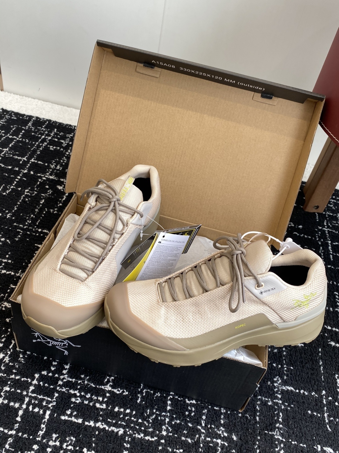 东莞代购级
Archery Kopech GTX 始祖鸟刺绣款户外鞋解锁户外与日常的双重魅力
当始祖