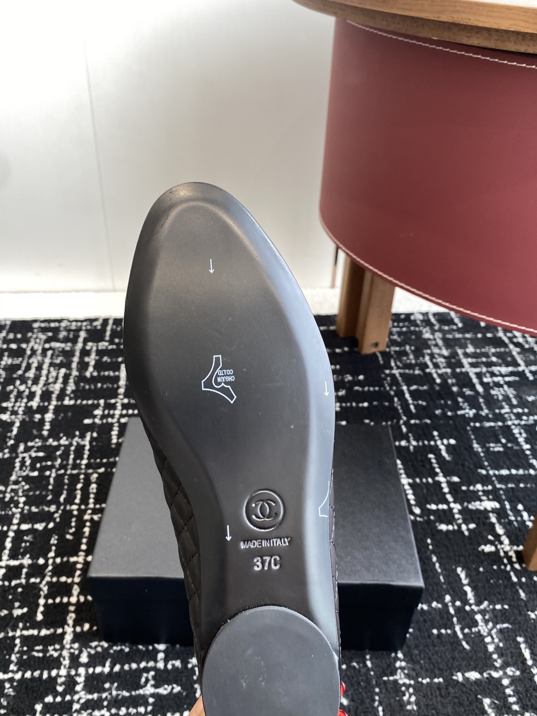 代购级
Chanel 25ss 春夏系列 玛丽珍 芭蕾舞鞋

非常火的大双C设计手工车线非常耗时耗力
独