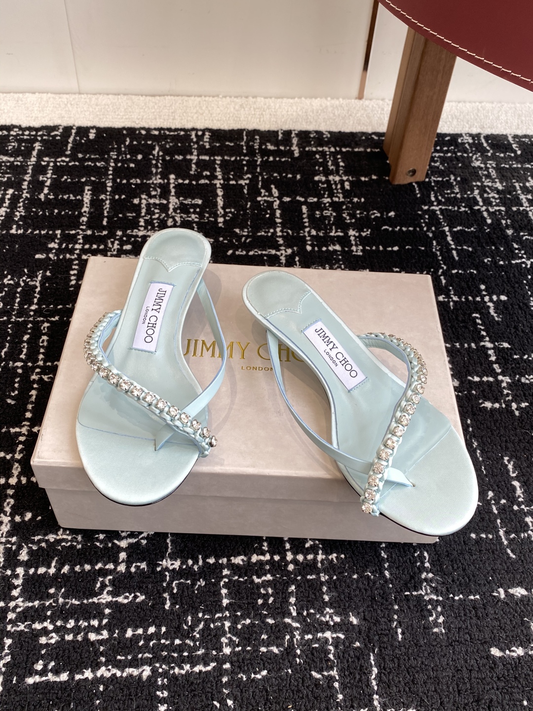 代购级
JC钻链人字拖 猫跟系列 25 配饰 系列 JimmyChoo Collins Store 

