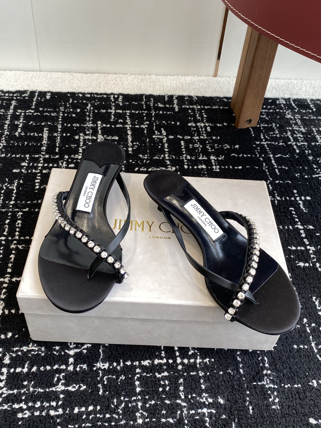 代购级
JC钻链人字拖 猫跟系列 25 配饰 系列 JimmyChoo Collins Store 

