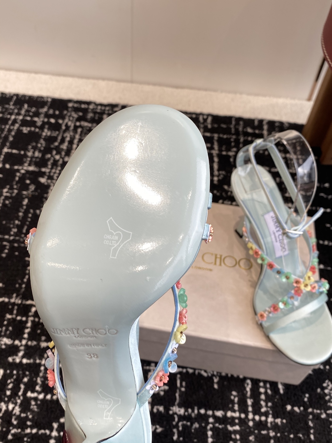 代购级
JC钻链 猫跟 凉鞋系列 25 配饰 系列 JimmyChoo Collins Store 

