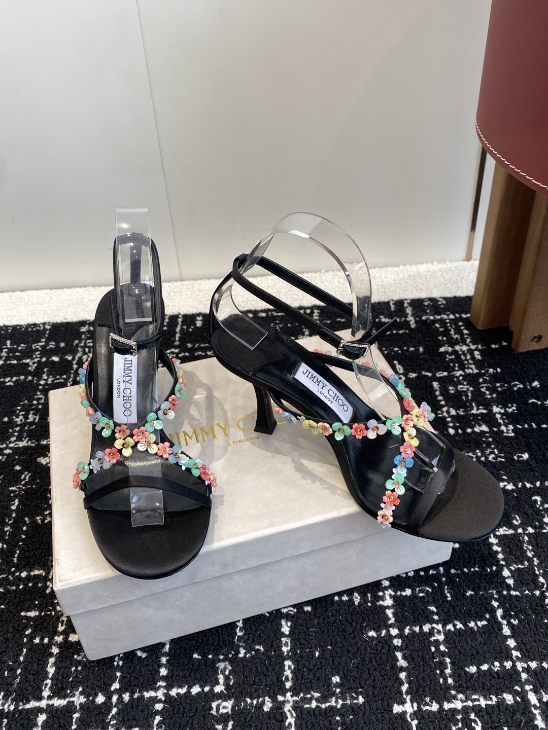 代购级
JC钻链 猫跟 凉鞋系列 25 配饰 系列 JimmyChoo Collins Store 

