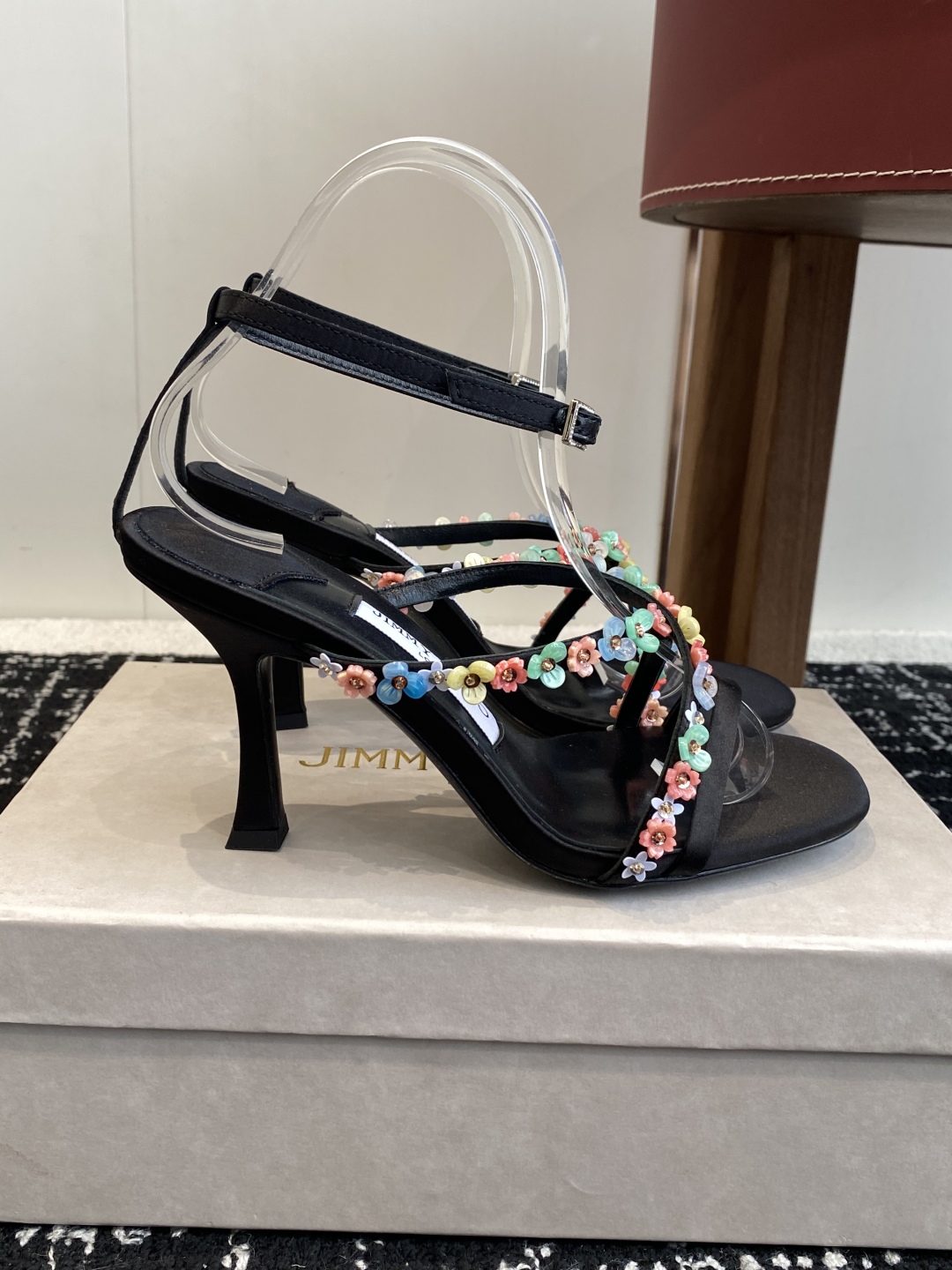 代购级
JC钻链 猫跟 凉鞋系列 25 配饰 系列 JimmyChoo Collins Store 

