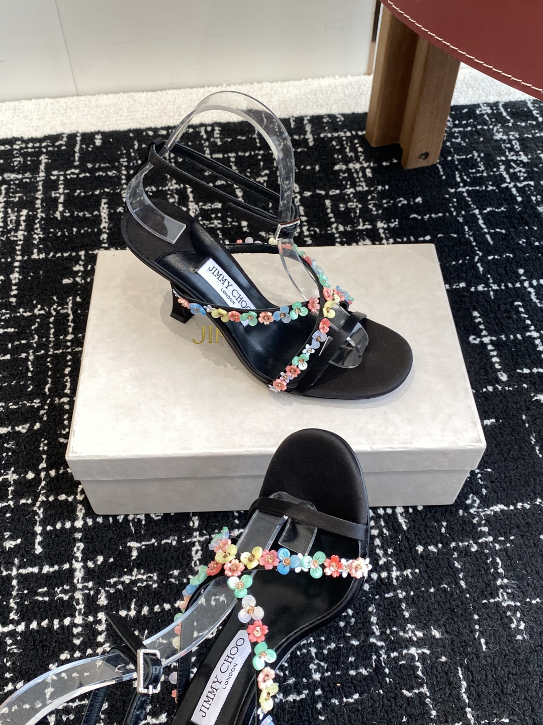 代购级
JC钻链 猫跟 凉鞋系列 25 配饰 系列 JimmyChoo Collins Store 

