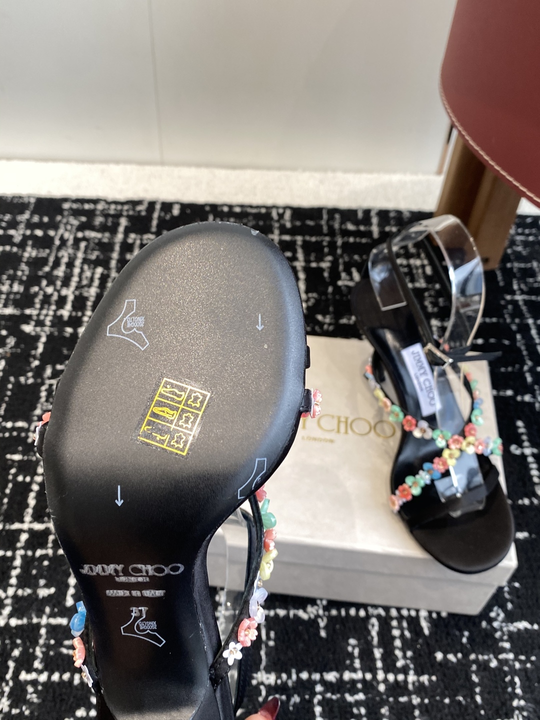 代购级
JC钻链 猫跟 凉鞋系列 25 配饰 系列 JimmyChoo Collins Store 

