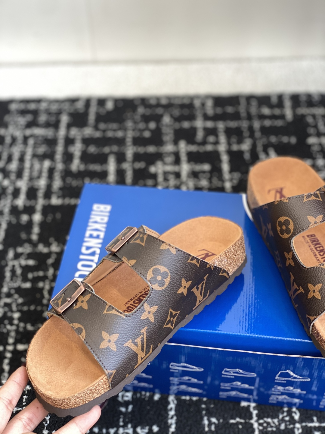 代购级
Birkenstock x 联名Lv 情侣款 系列 这两个品牌刚出联名我就心动了

代购找很久才