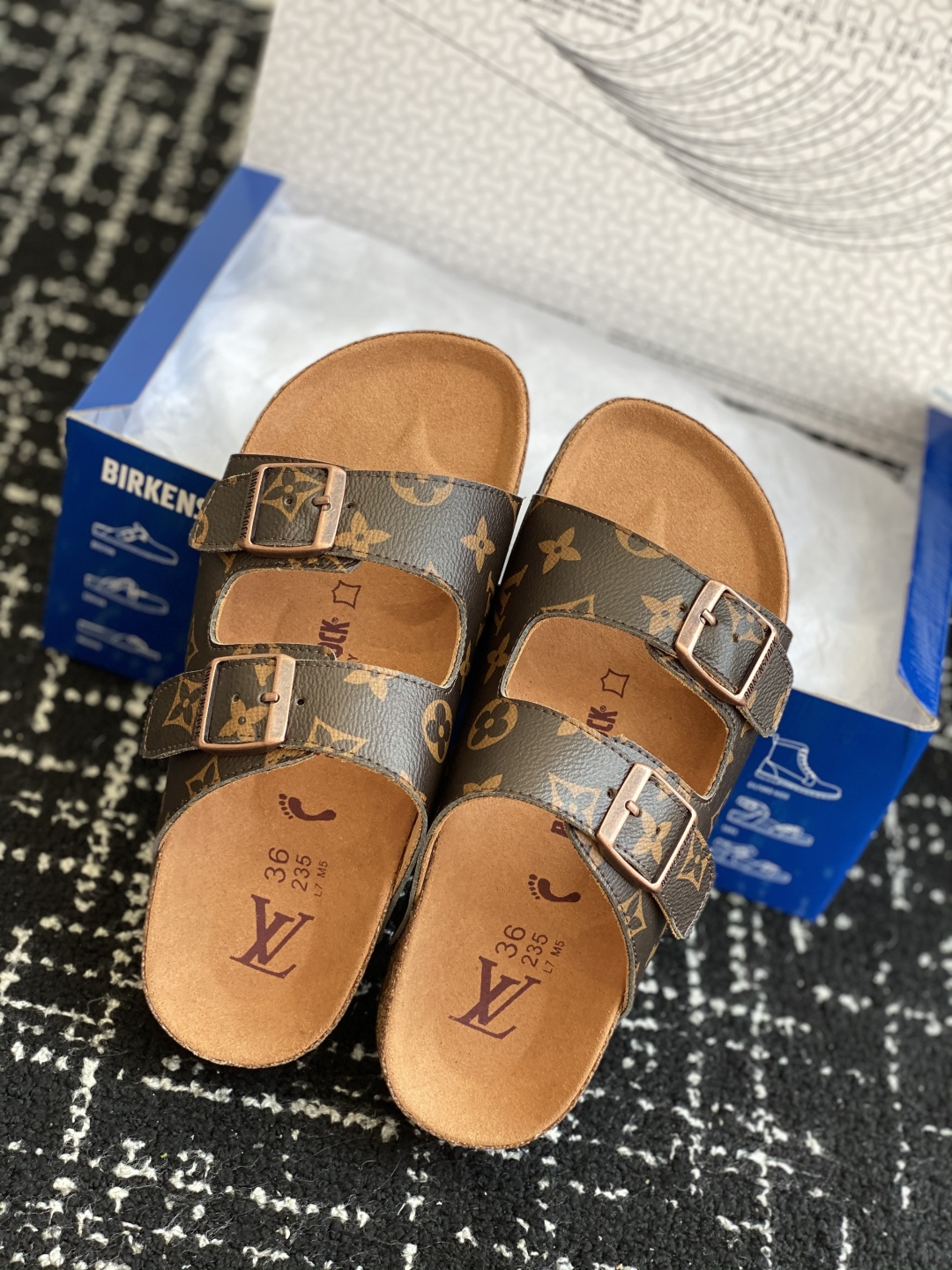 代购级
Birkenstock x 联名Lv 情侣款 系列 这两个品牌刚出联名我就心动了

代购找很久才