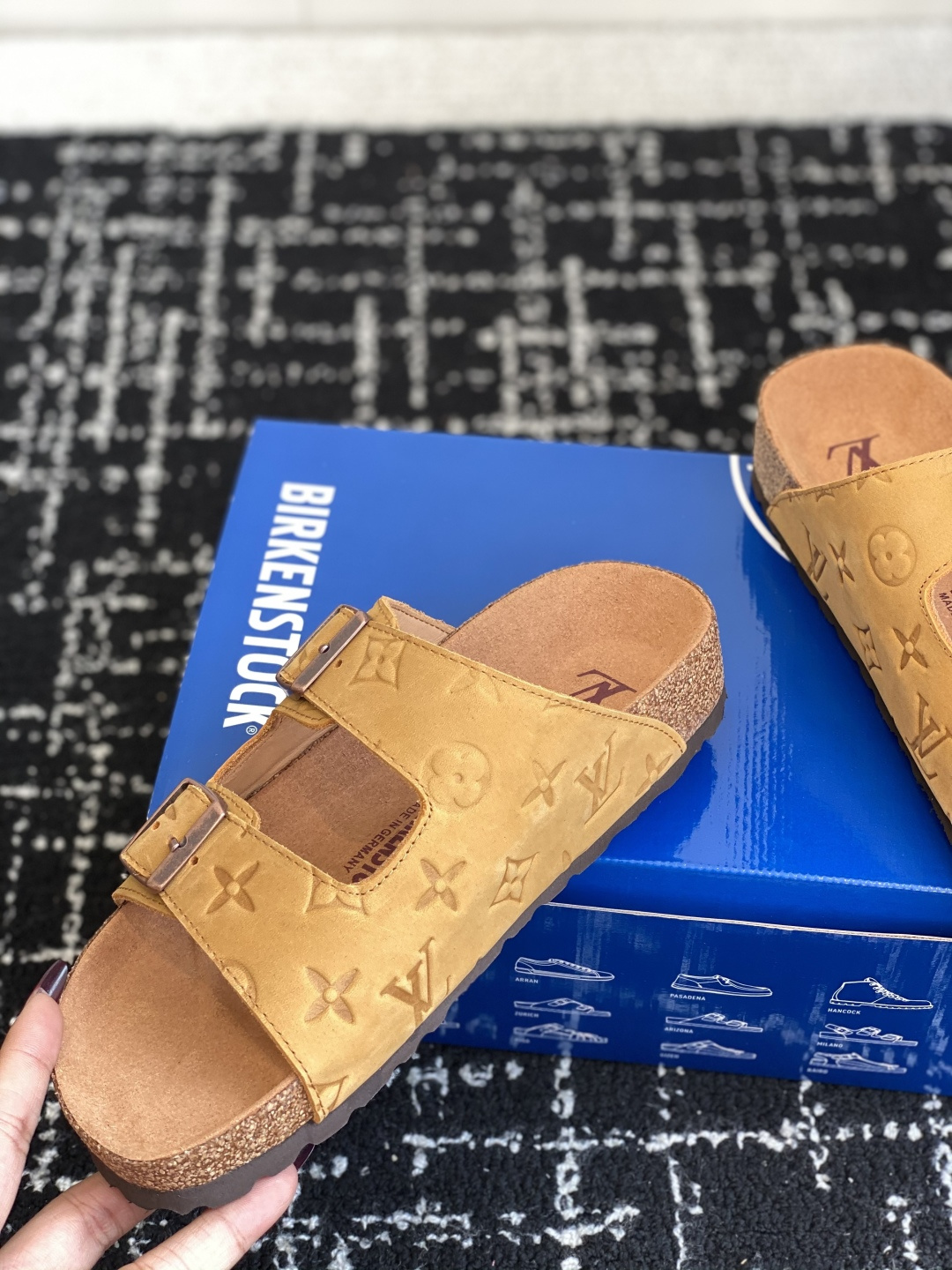 代购级
Birkenstock x 联名Lv 情侣款 系列 这两个品牌刚出联名我就心动了

代购找很久才
