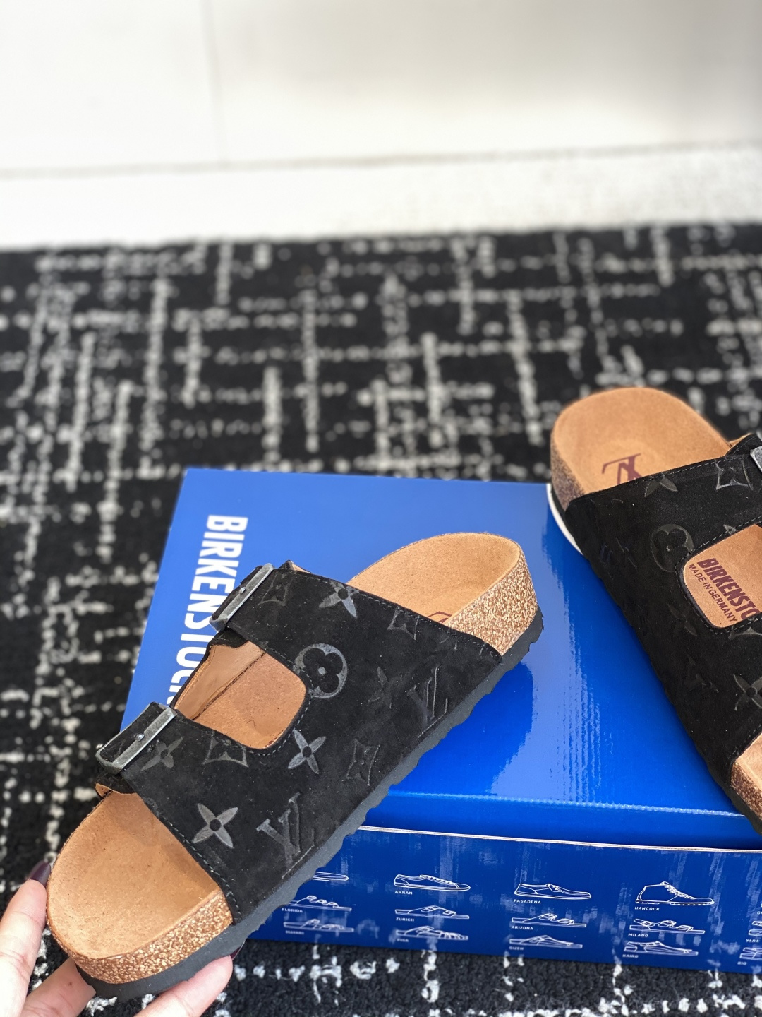 代购级
Birkenstock x 联名Lv 情侣款 系列 这两个品牌刚出联名我就心动了

代购找很久才